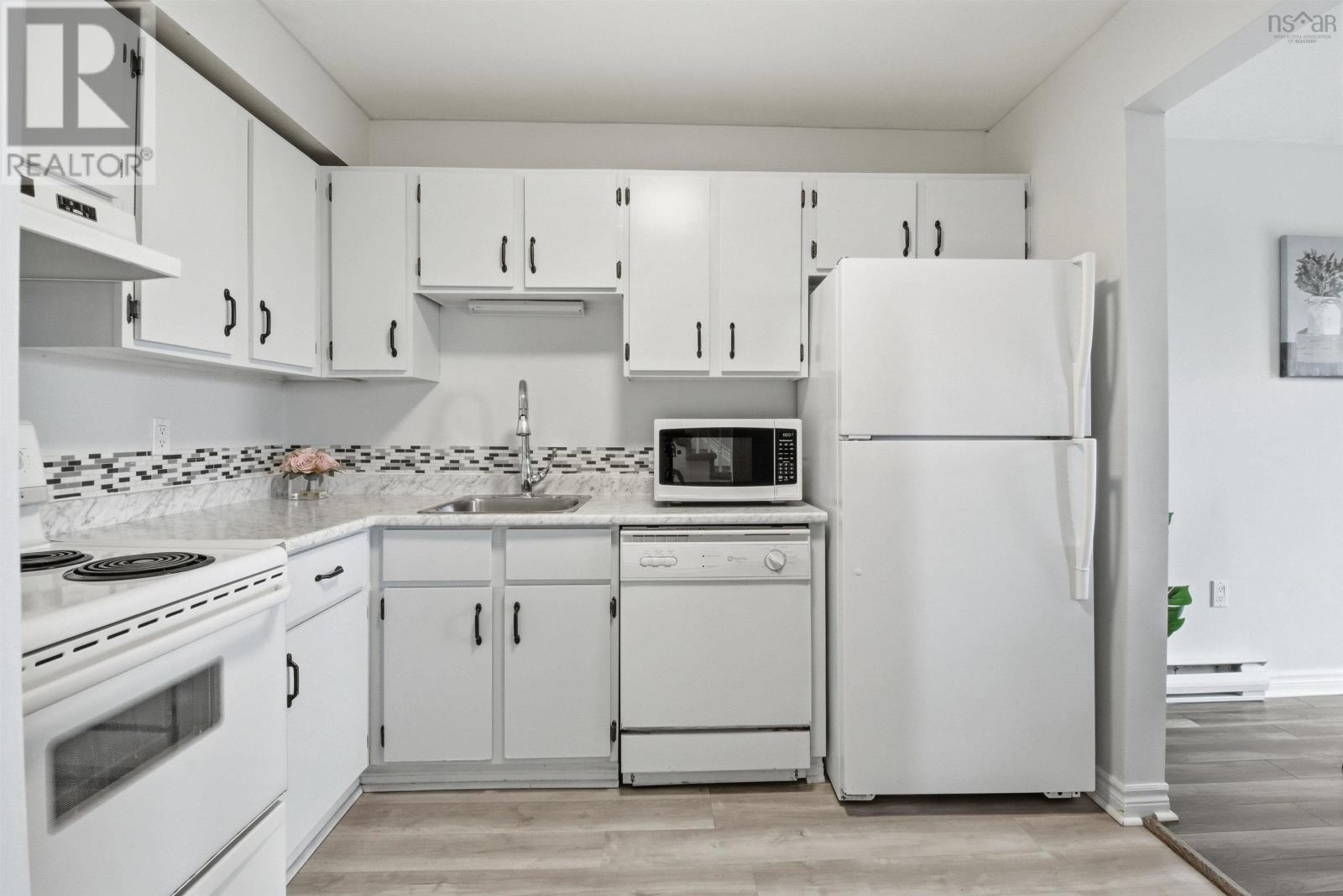 #215 75 Collins Grove - 8