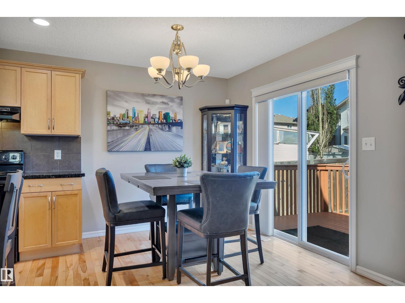 5912 8 AV SW — photo 10