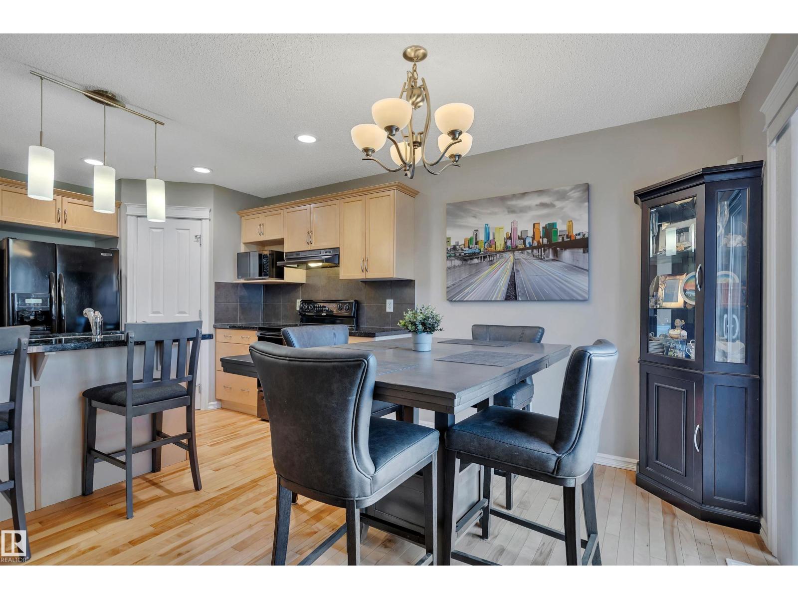 5912 8 AV SW — photo 11