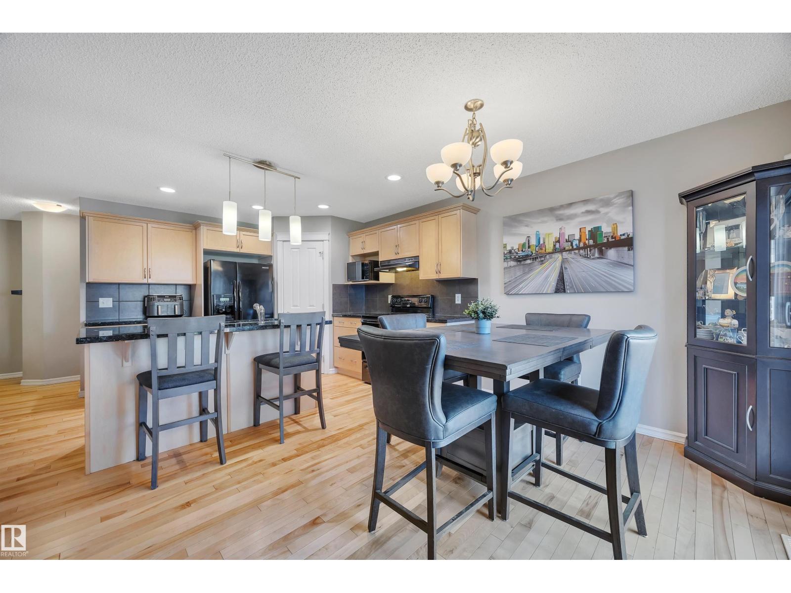 5912 8 AV SW — photo 12