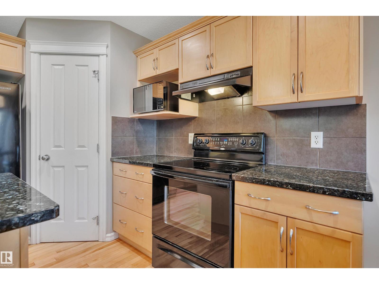 5912 8 AV SW — photo 14
