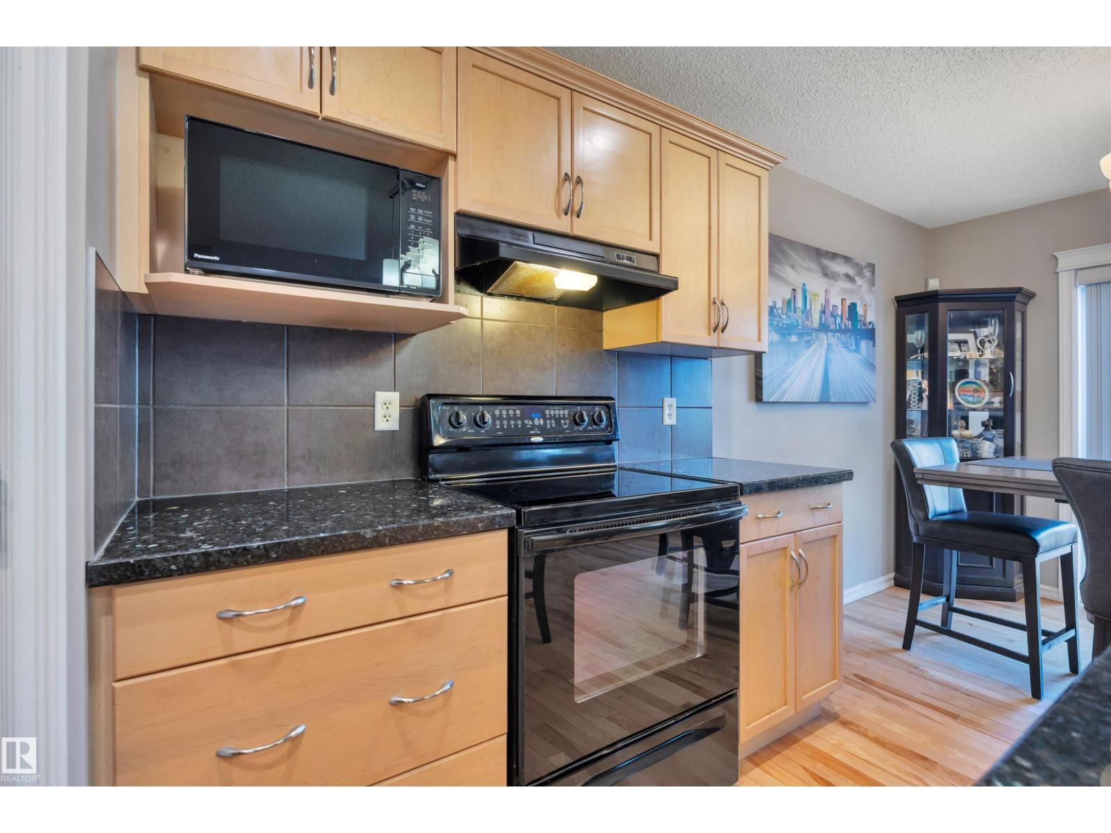 5912 8 AV SW — photo 15