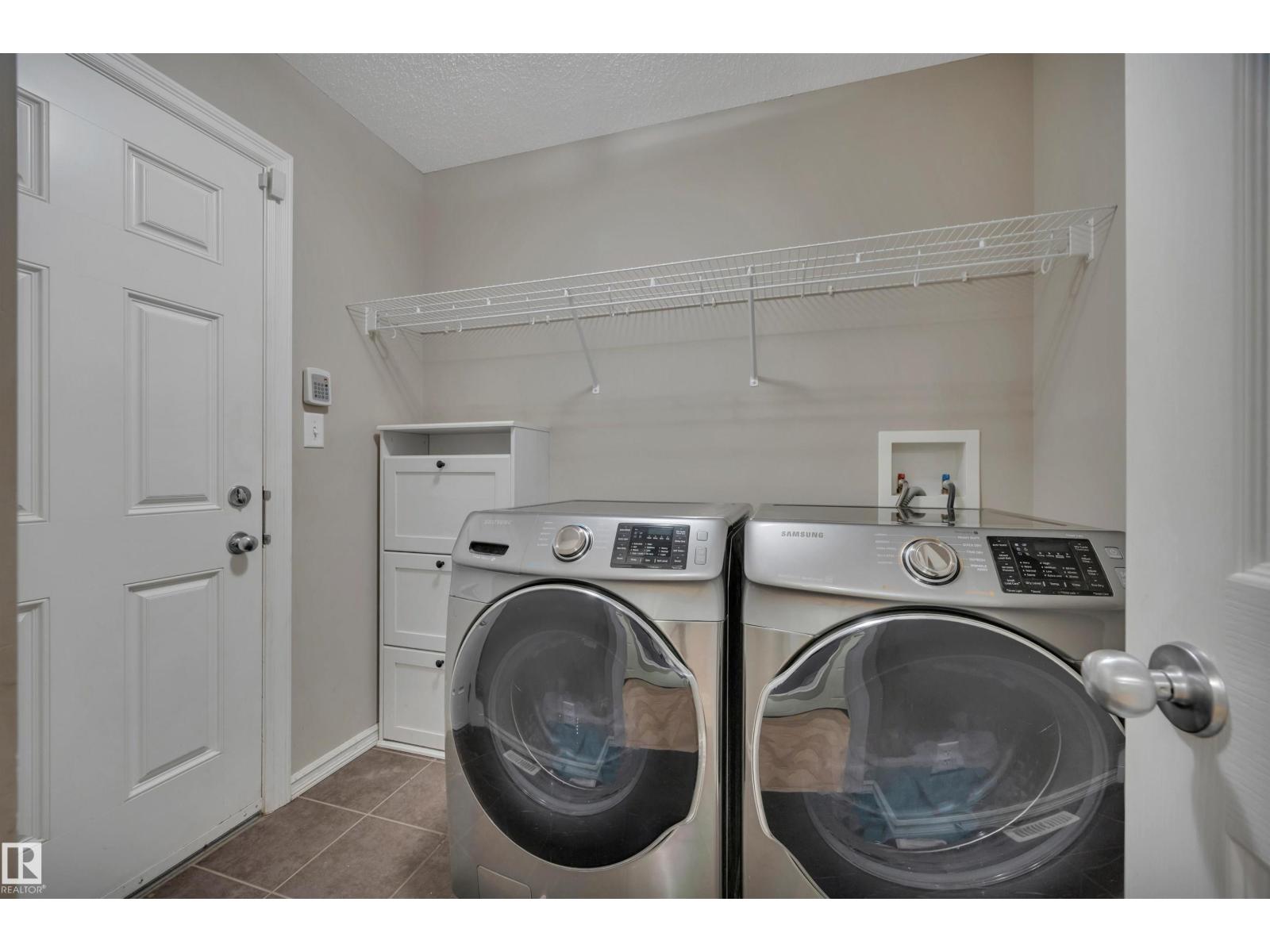 5912 8 AV SW — photo 20