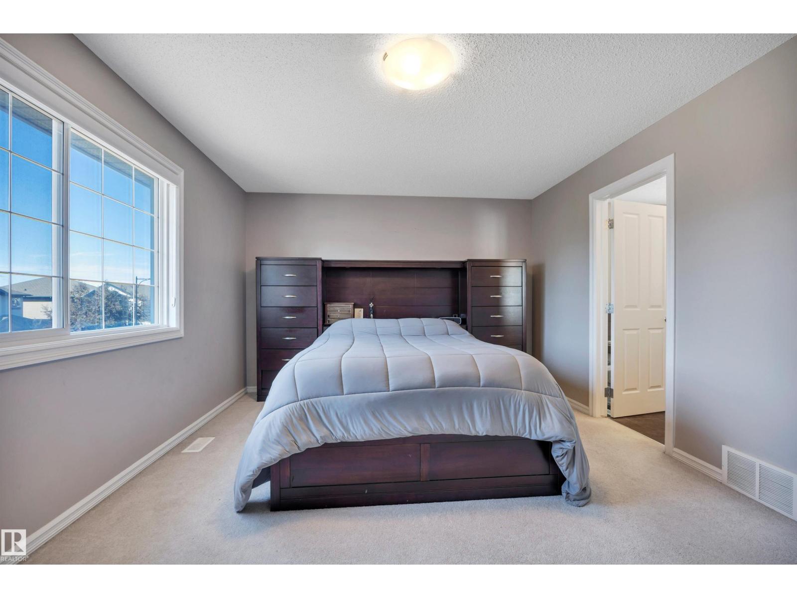5912 8 AV SW — photo 24