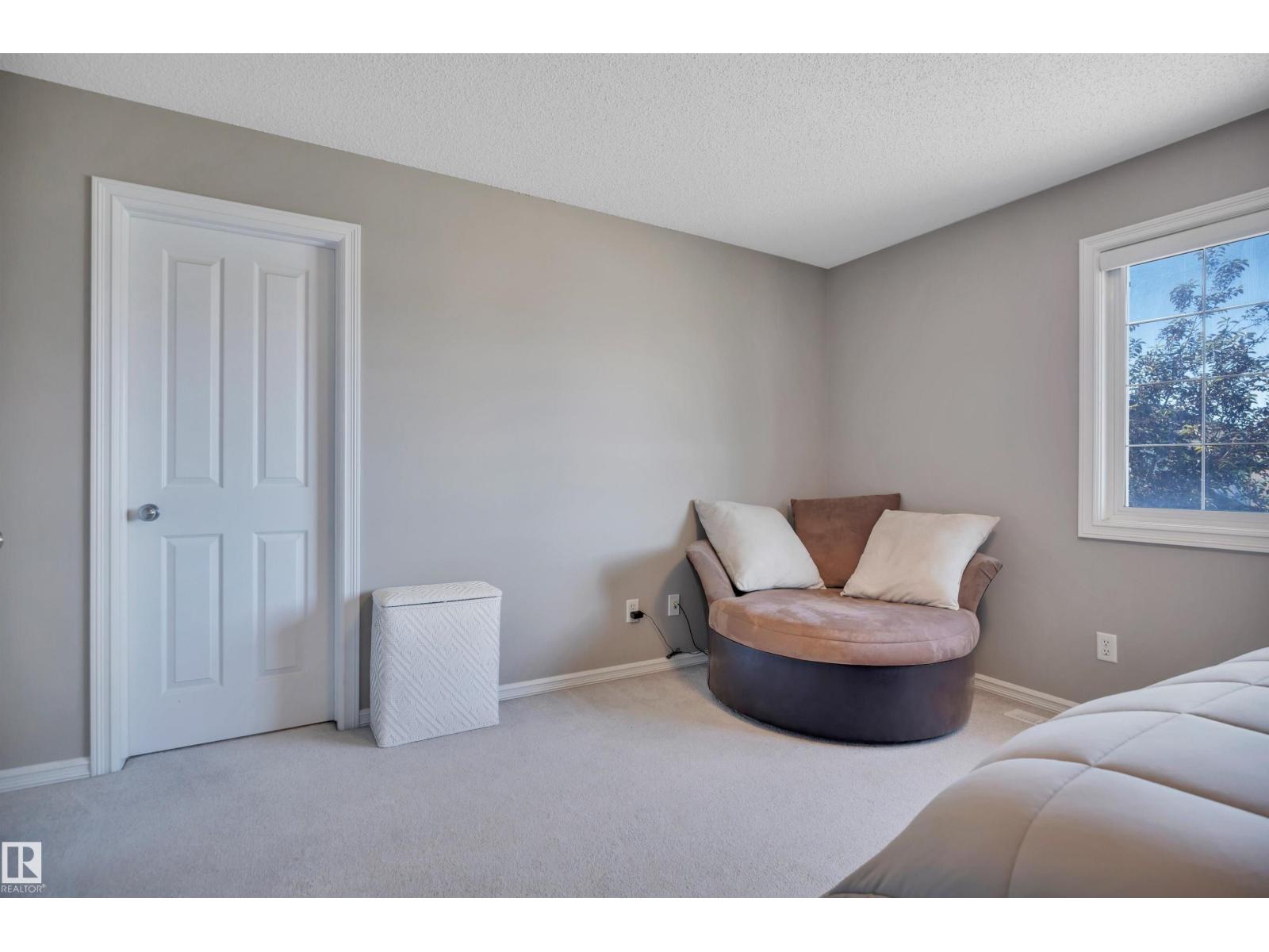 5912 8 AV SW — photo 25
