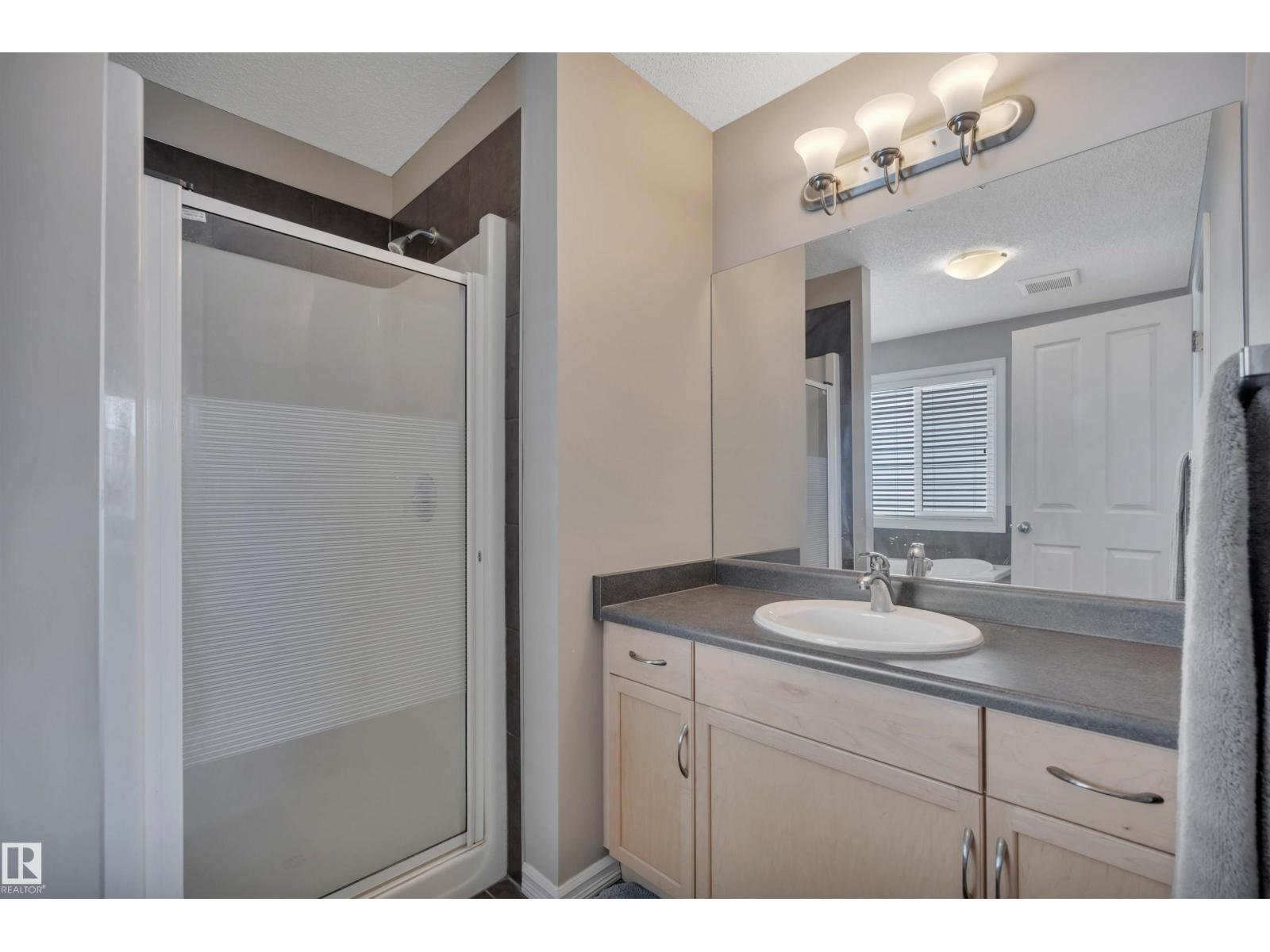 5912 8 AV SW — photo 27