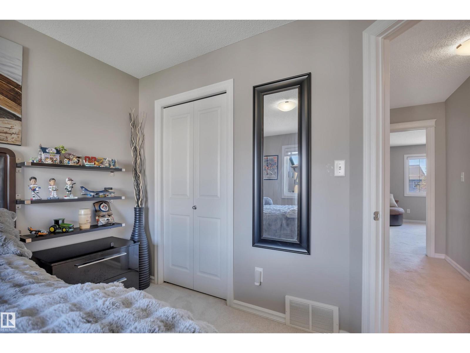 5912 8 AV SW — photo 30