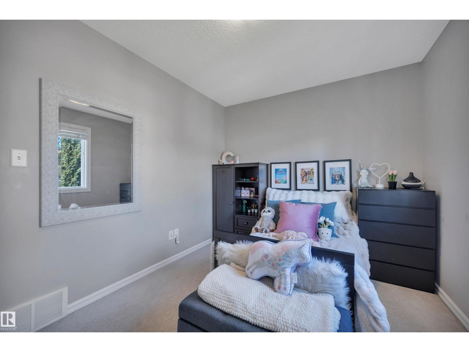 5912 8 AV SW — photo 31