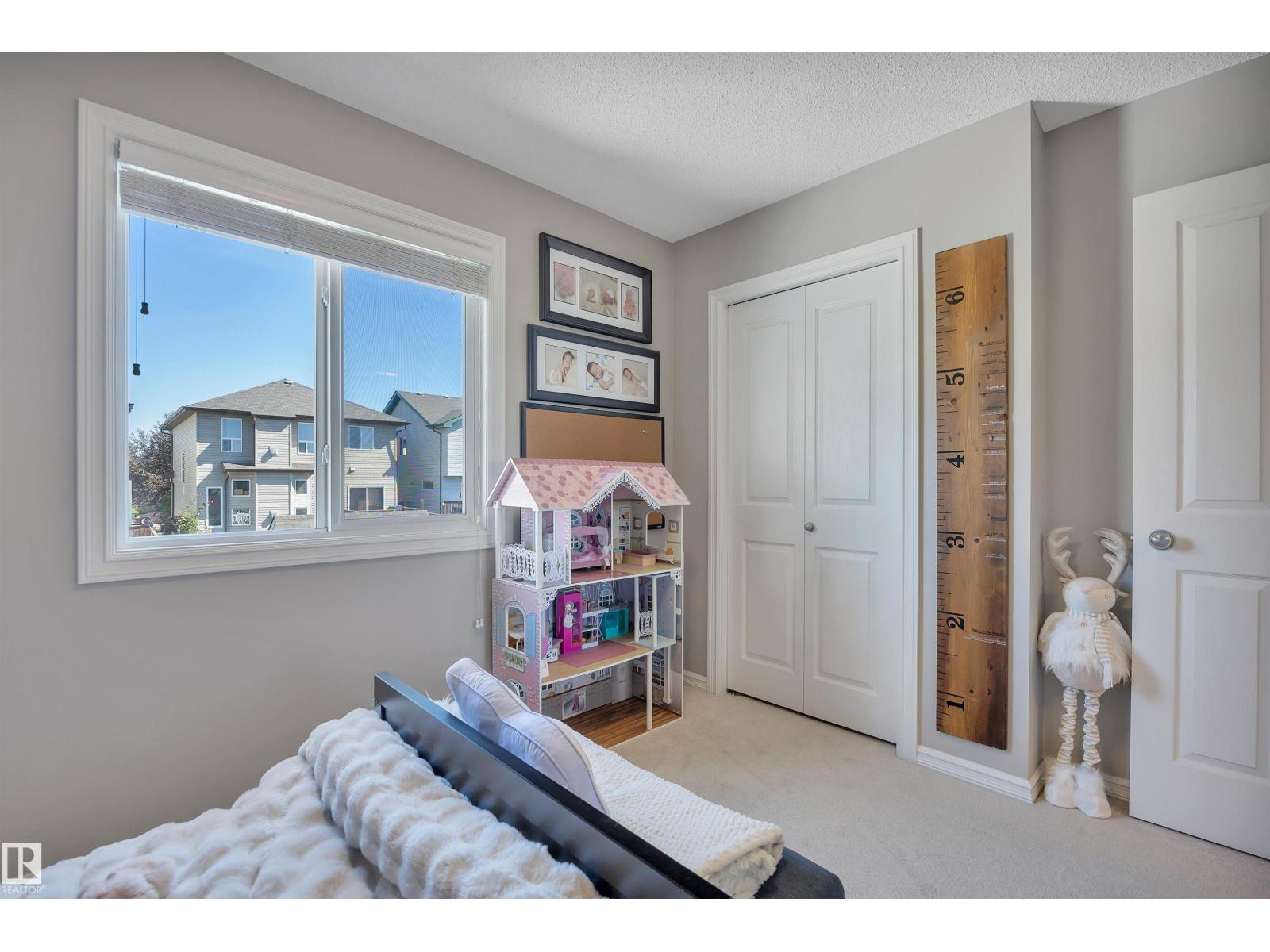 5912 8 AV SW — photo 32