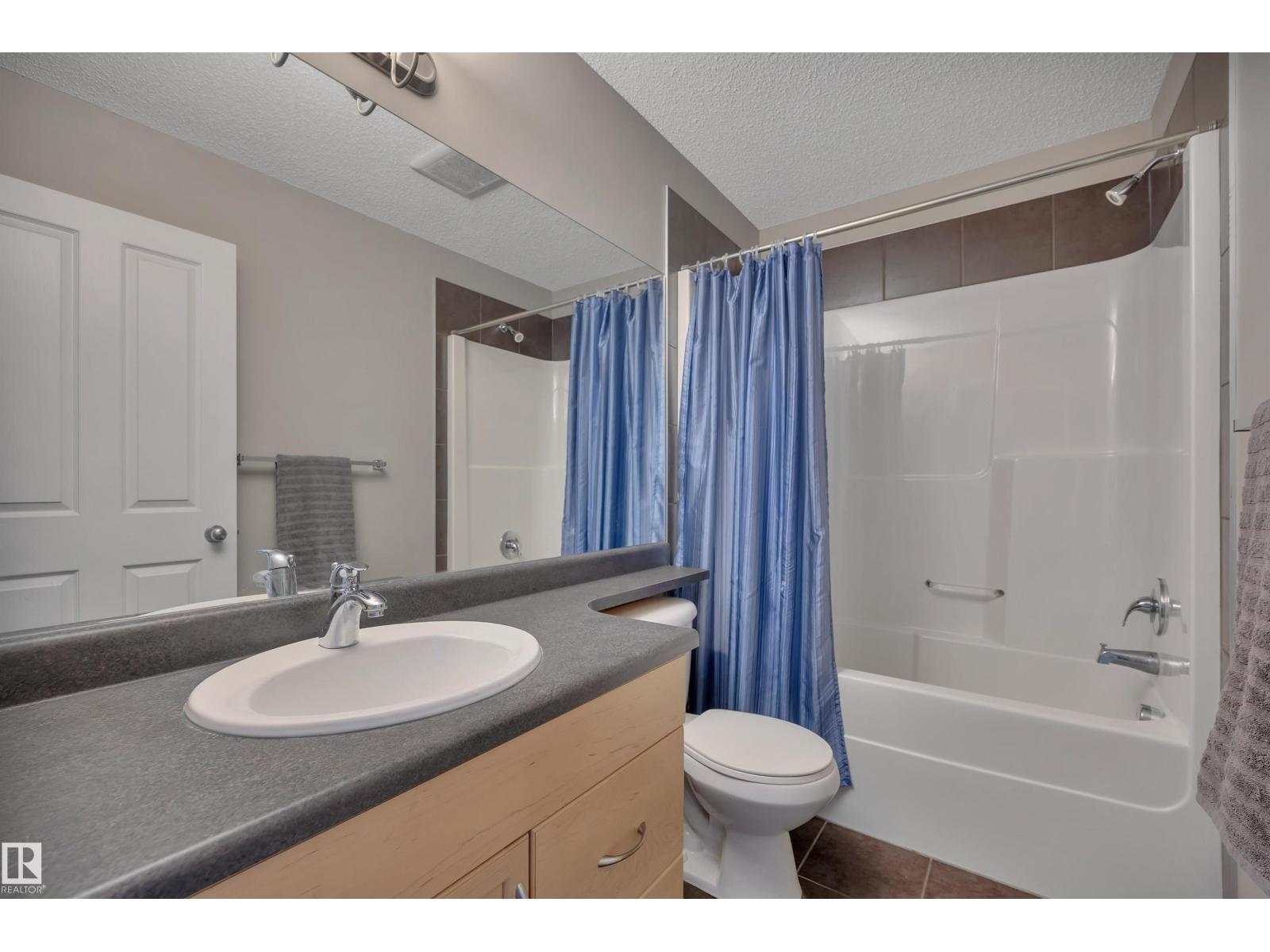 5912 8 AV SW — photo 33