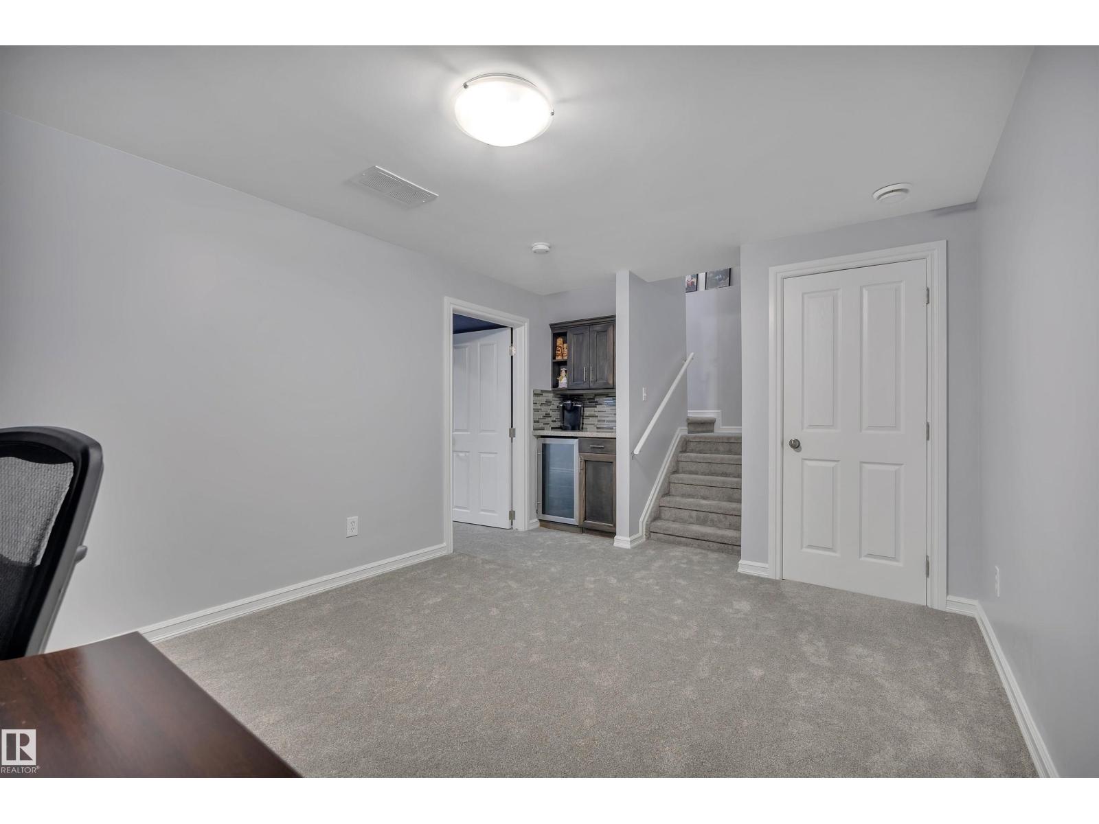 5912 8 AV SW — photo 35
