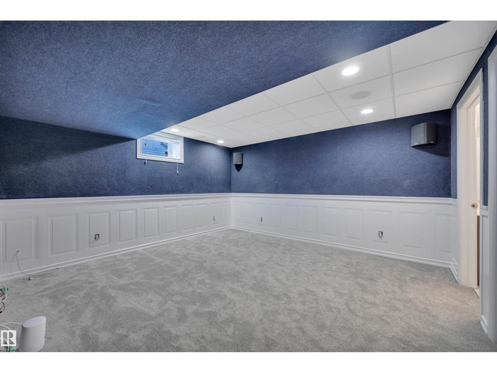 5912 8 AV SW — photo 38