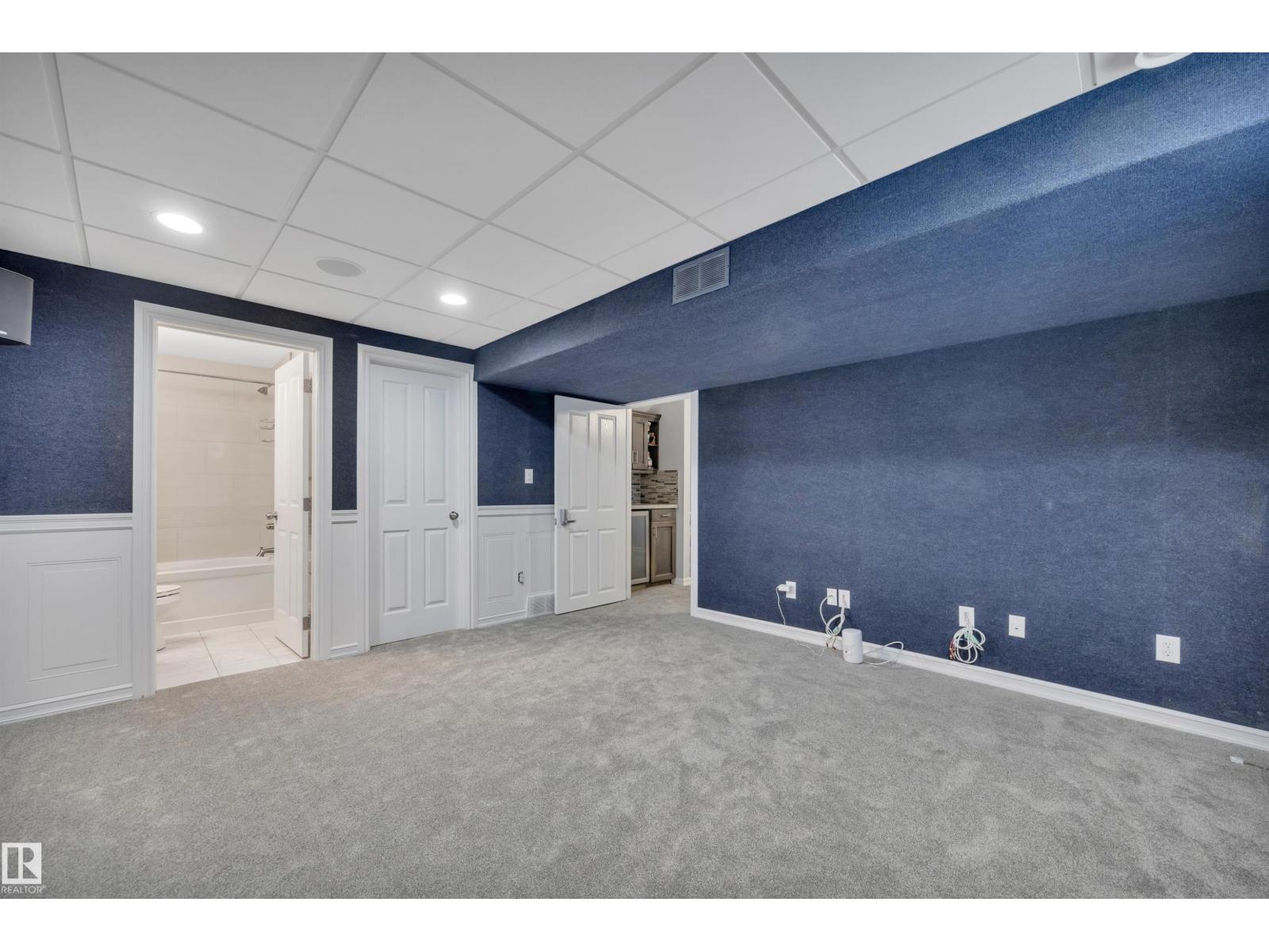 5912 8 AV SW — photo 39