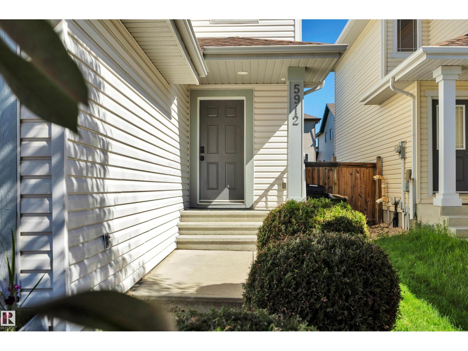 5912 8 AV SW - photo 4