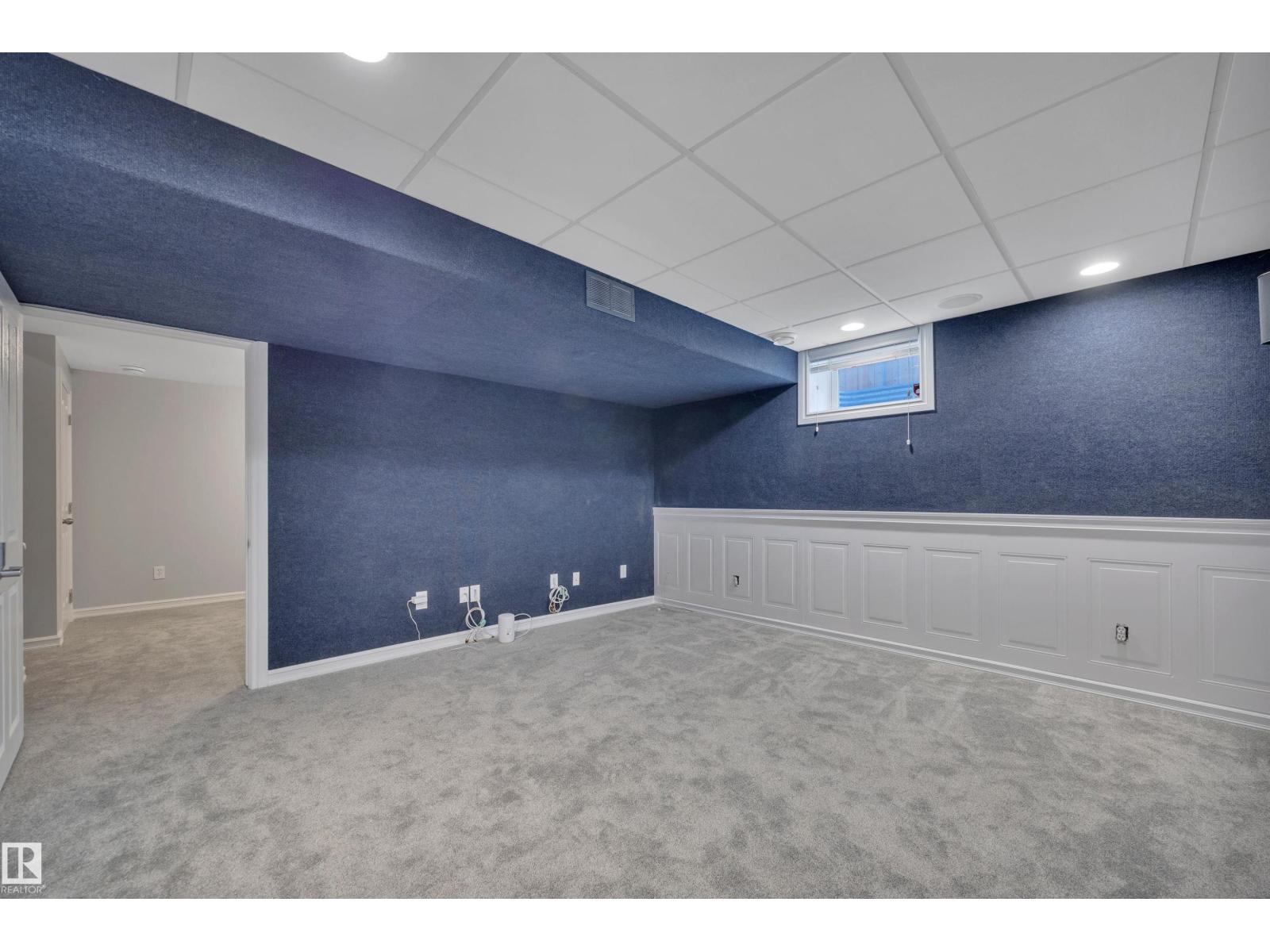 5912 8 AV SW — photo 40
