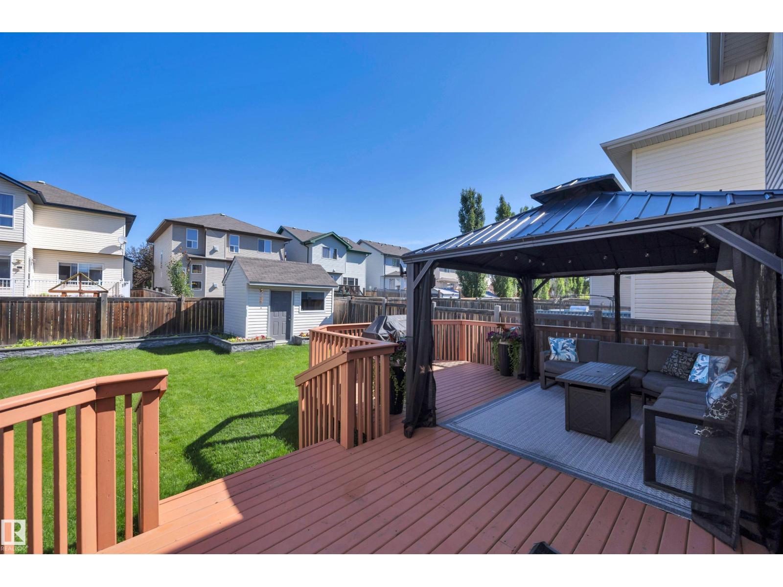 5912 8 AV SW — photo 42