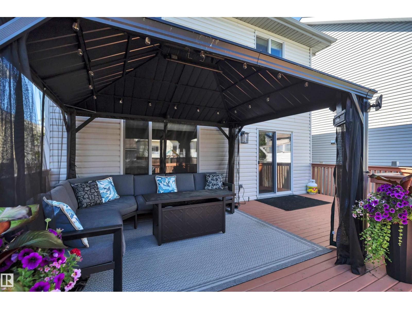 5912 8 AV SW — photo 43