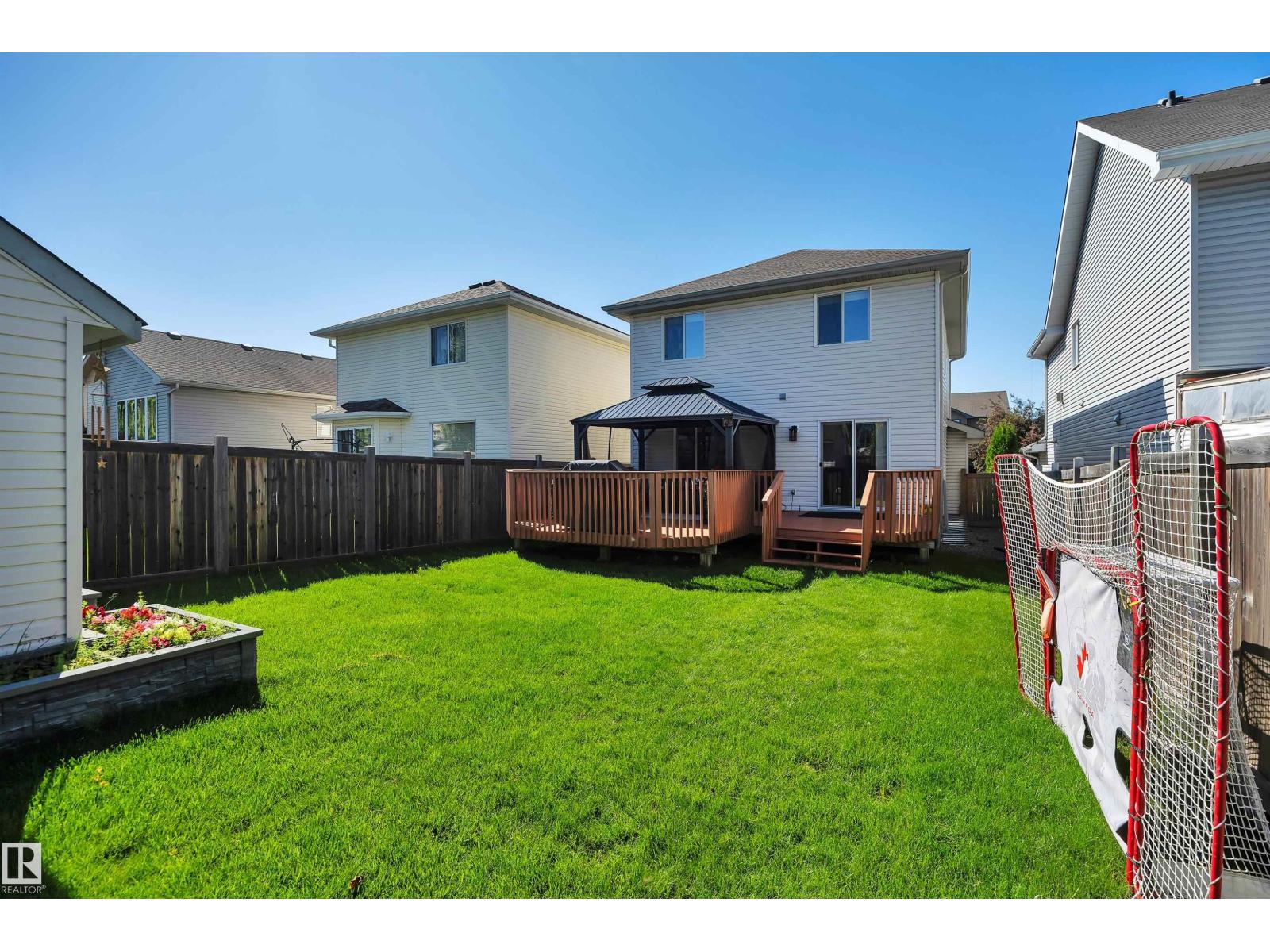 5912 8 AV SW — photo 46