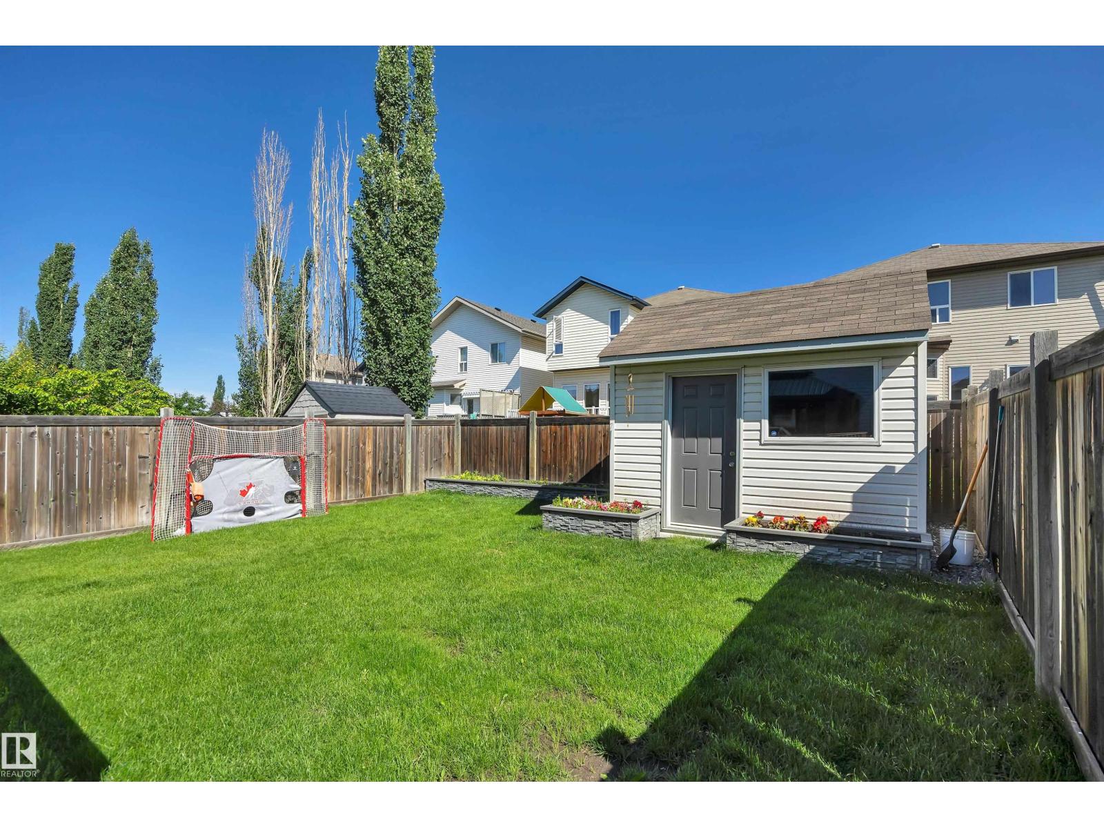 5912 8 AV SW — photo 49
