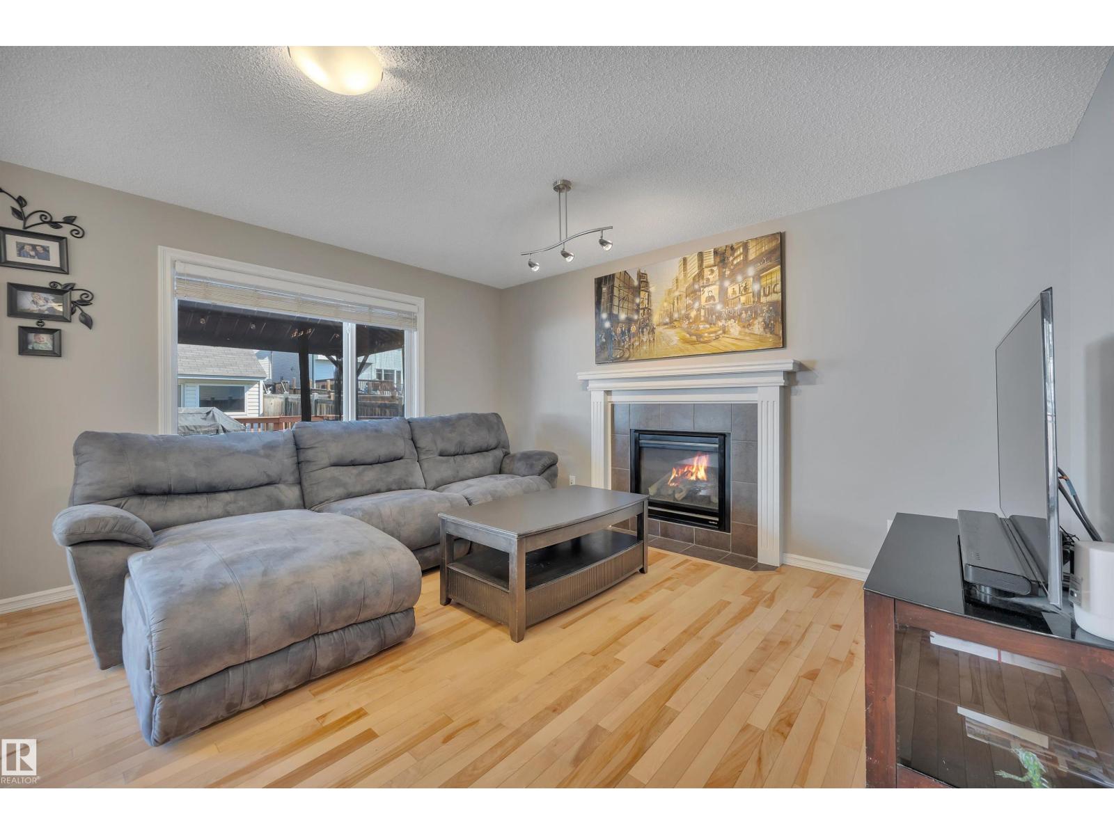 5912 8 AV SW — photo 7