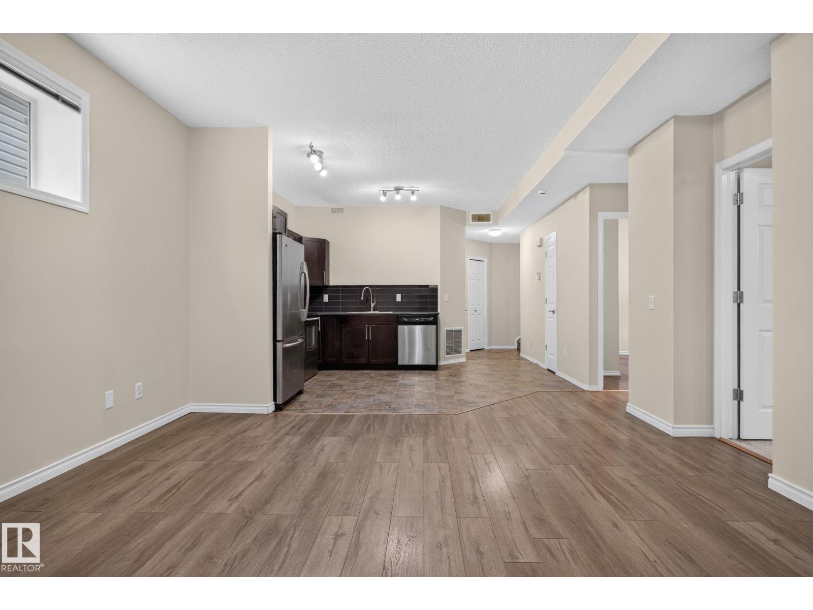 #18 6520 2 AV SW - 16