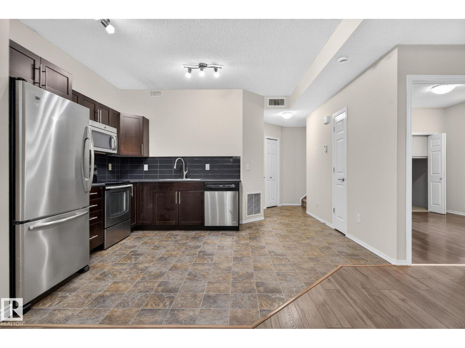 #18 6520 2 AV SW - 17