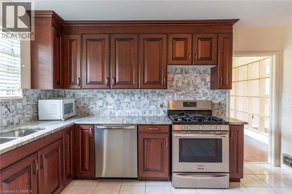 107 QUEENSWAY Drive - 11