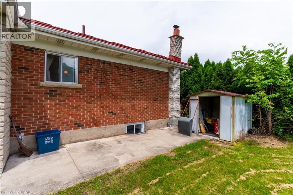 107 QUEENSWAY Drive - 33