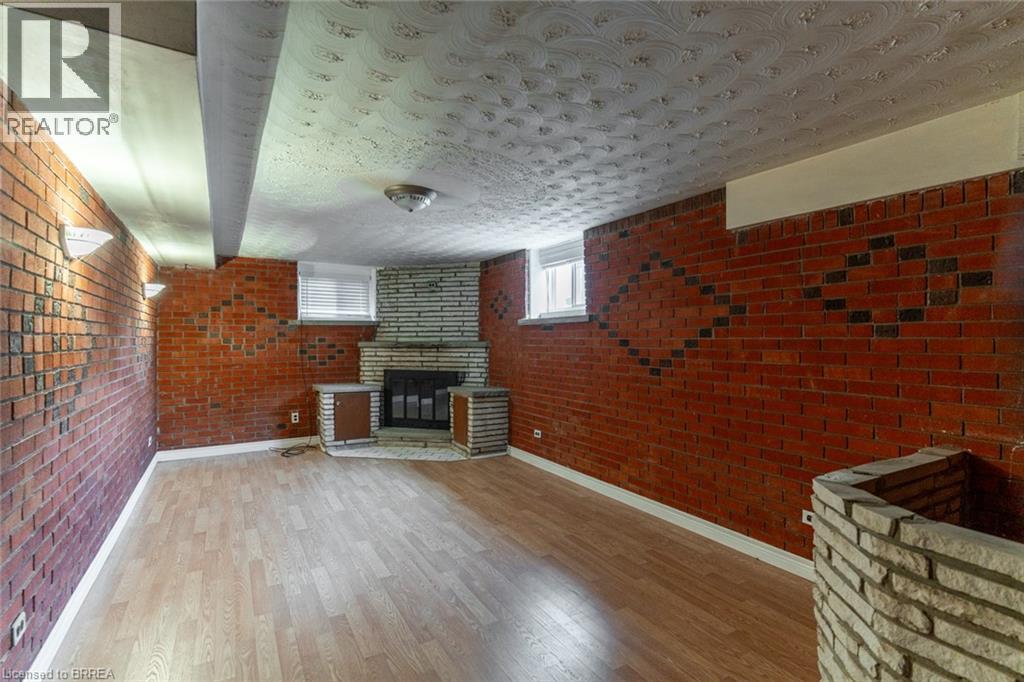 107 QUEENSWAY Drive - 28