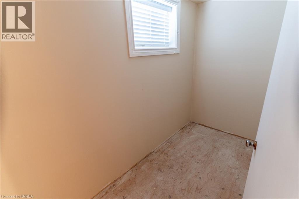 107 QUEENSWAY Drive - 25