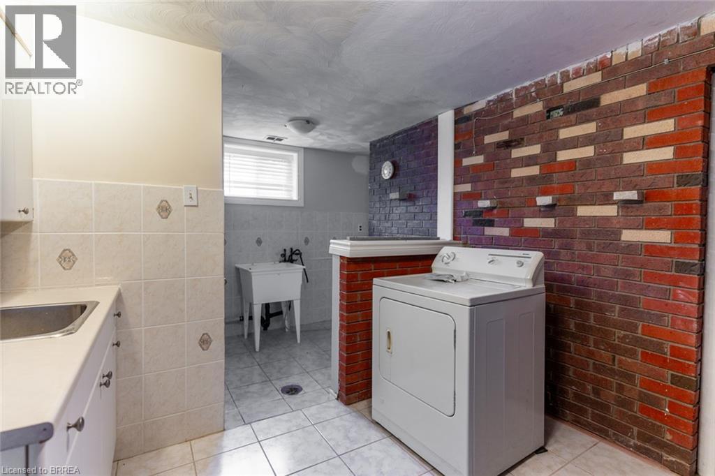 107 QUEENSWAY Drive - 23