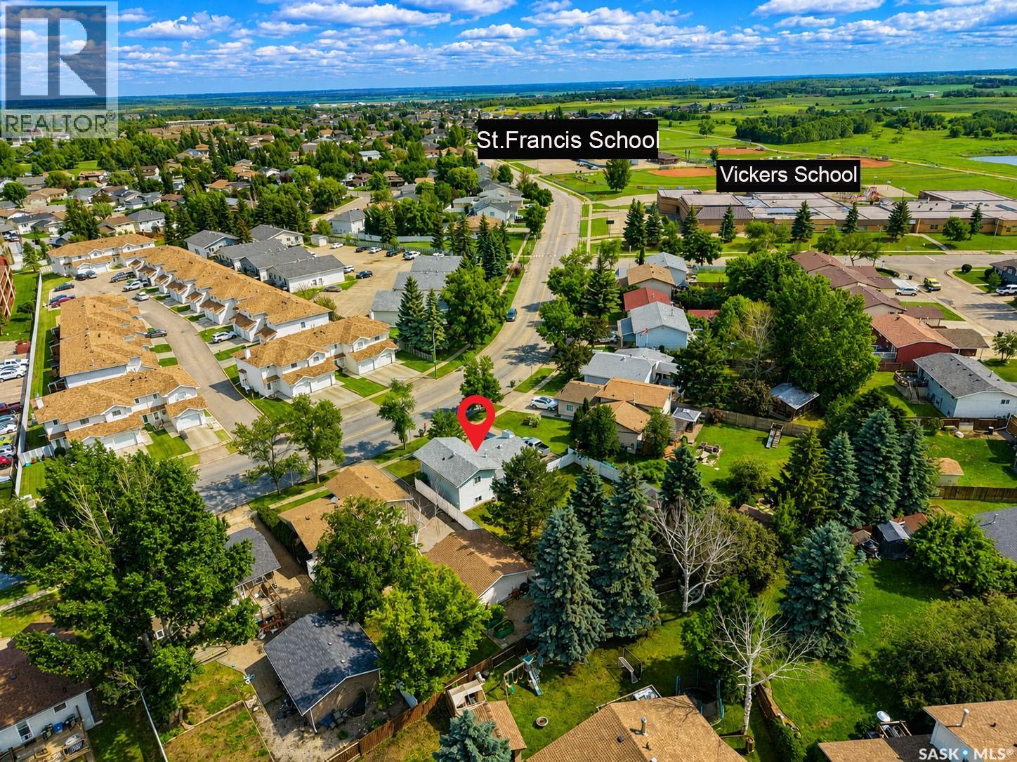1611 Olive Diefenbaker DRIVE — photo 30
