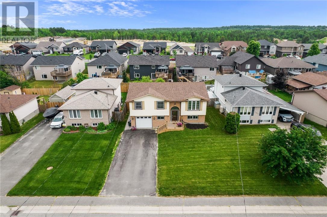 95 O'Neil Drive E - 2