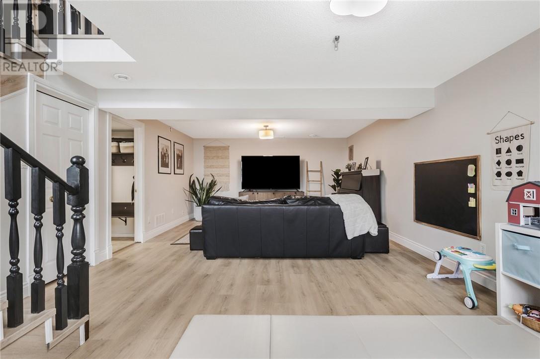 95 O'Neil Drive E - 31
