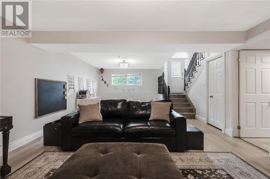 95 O'Neil Drive E - 33
