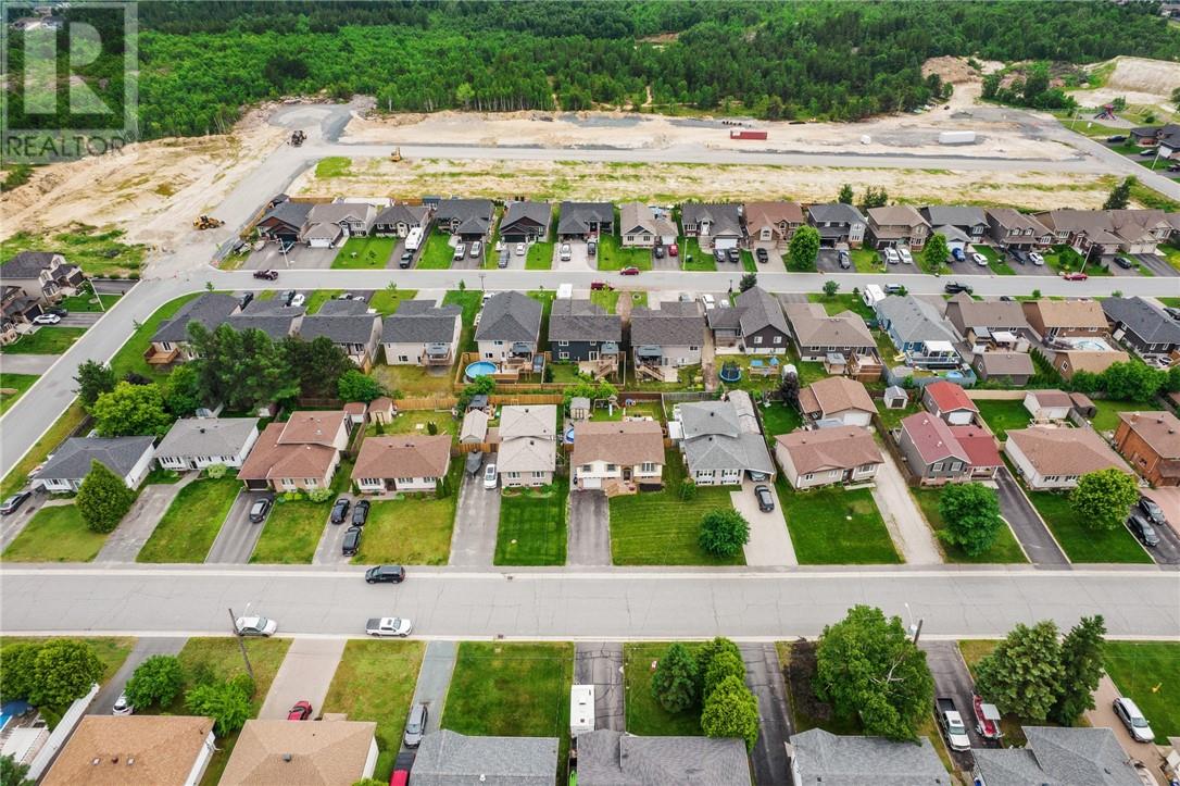 95 O'Neil Drive E - 43