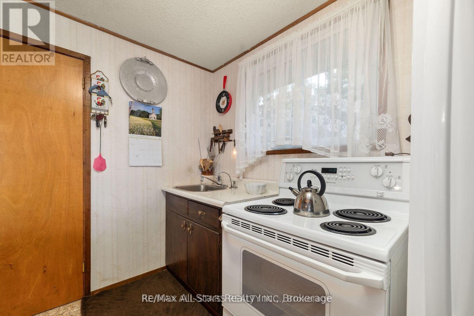COTTAGE # 9 - 1006 YOUNGS ROAD - 8