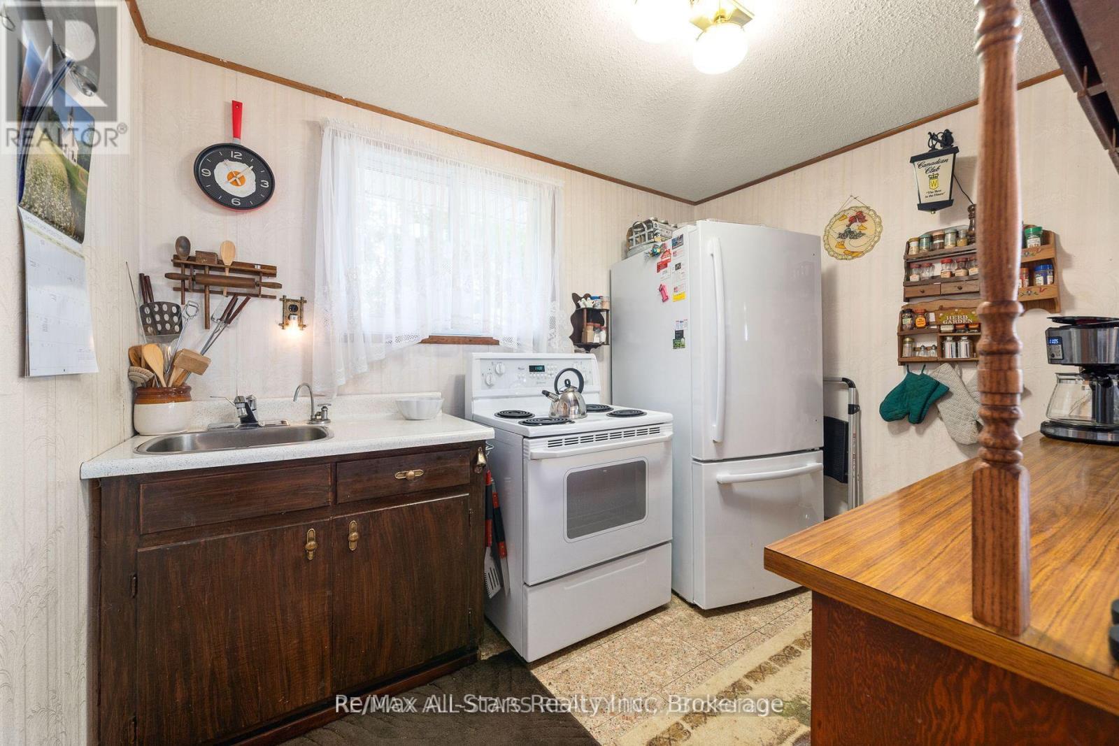 COTTAGE # 9 - 1006 YOUNGS ROAD - 9