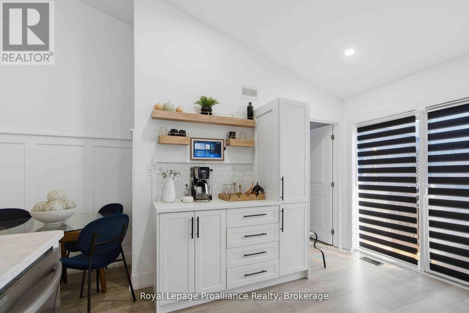 24 BUCHANAN AVENUE - 12