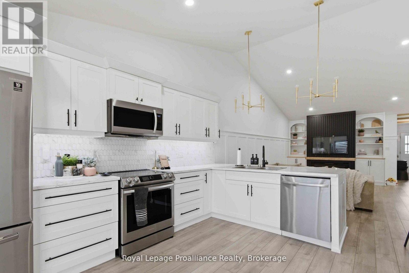 24 BUCHANAN AVENUE - 13