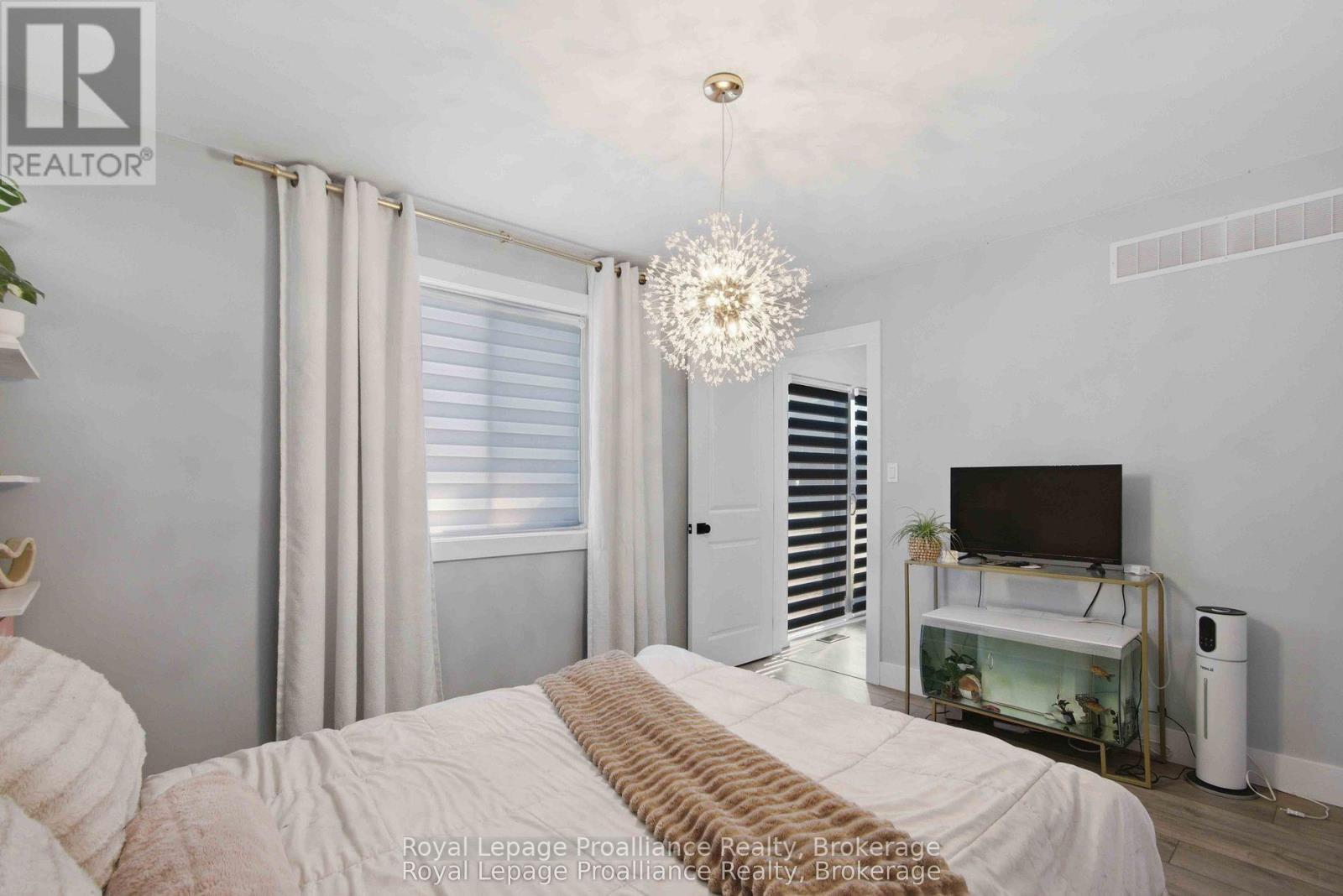 24 BUCHANAN AVENUE - 15