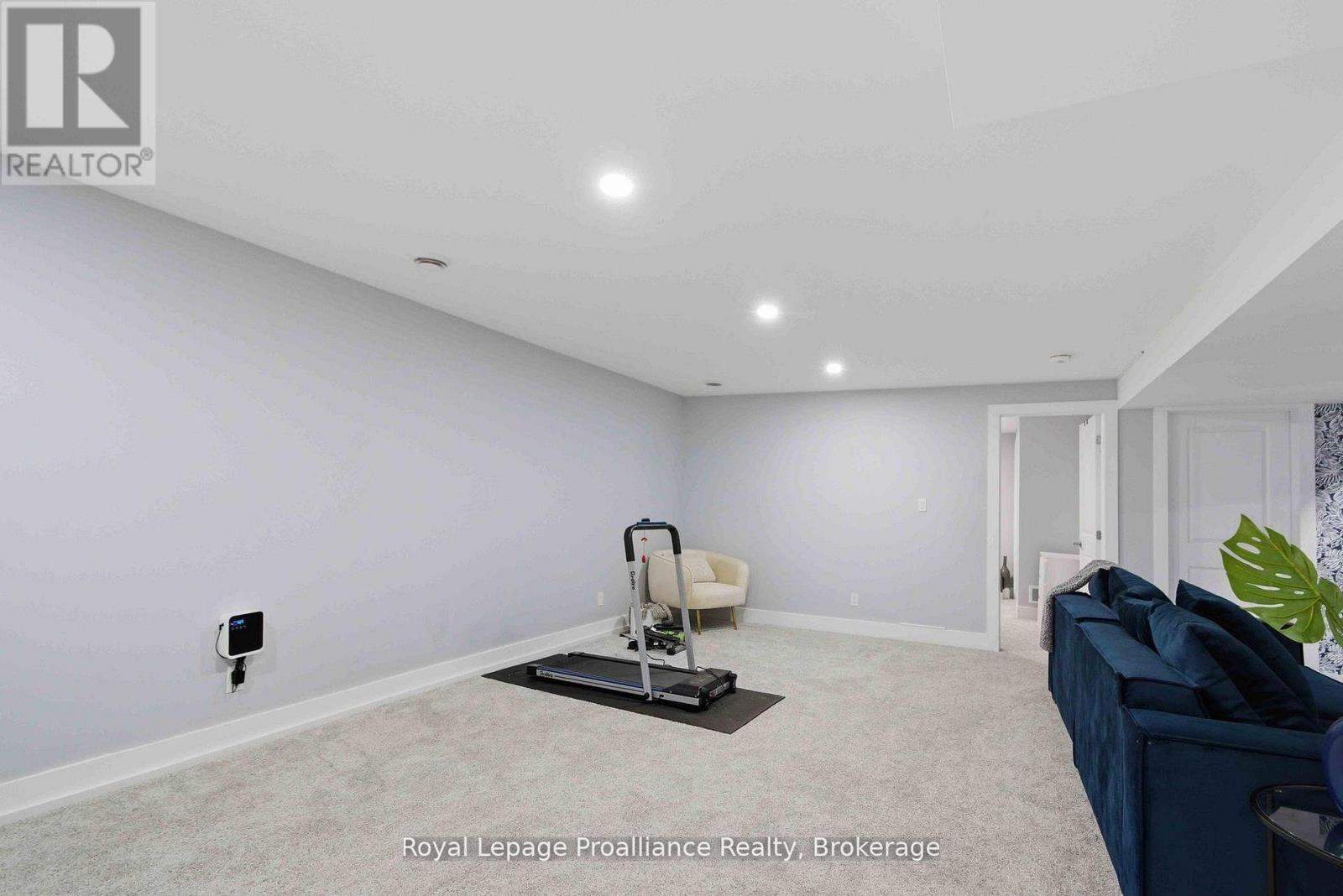 24 BUCHANAN AVENUE - 21