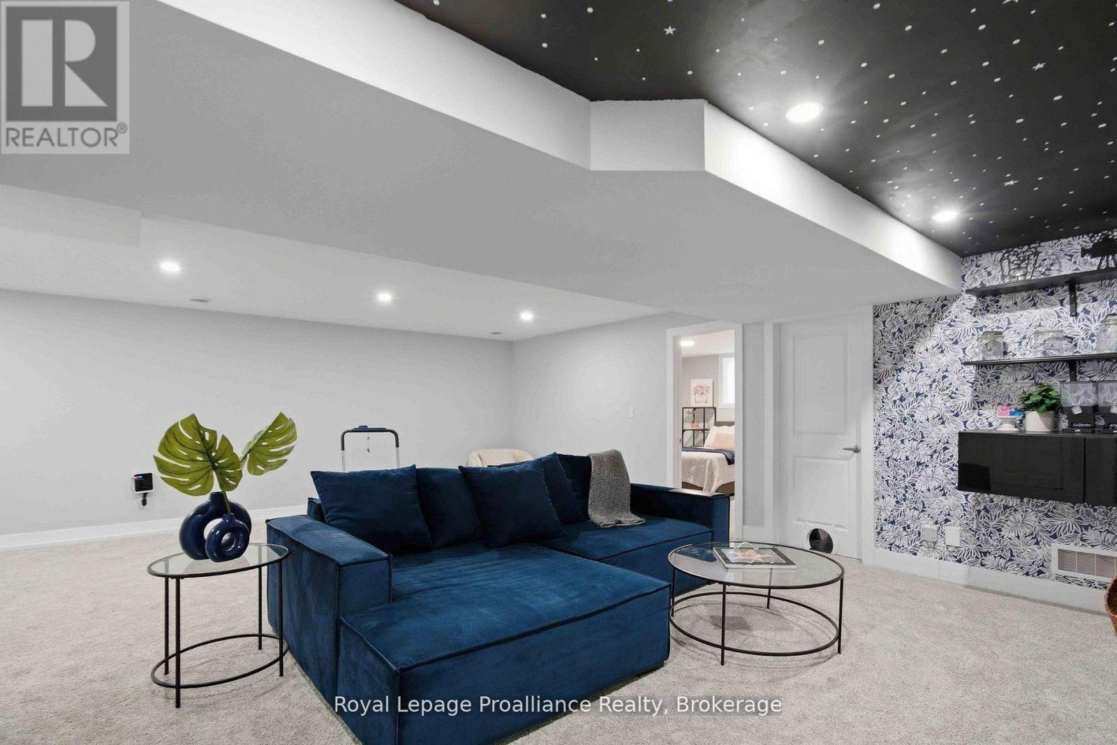 24 BUCHANAN AVENUE - 24