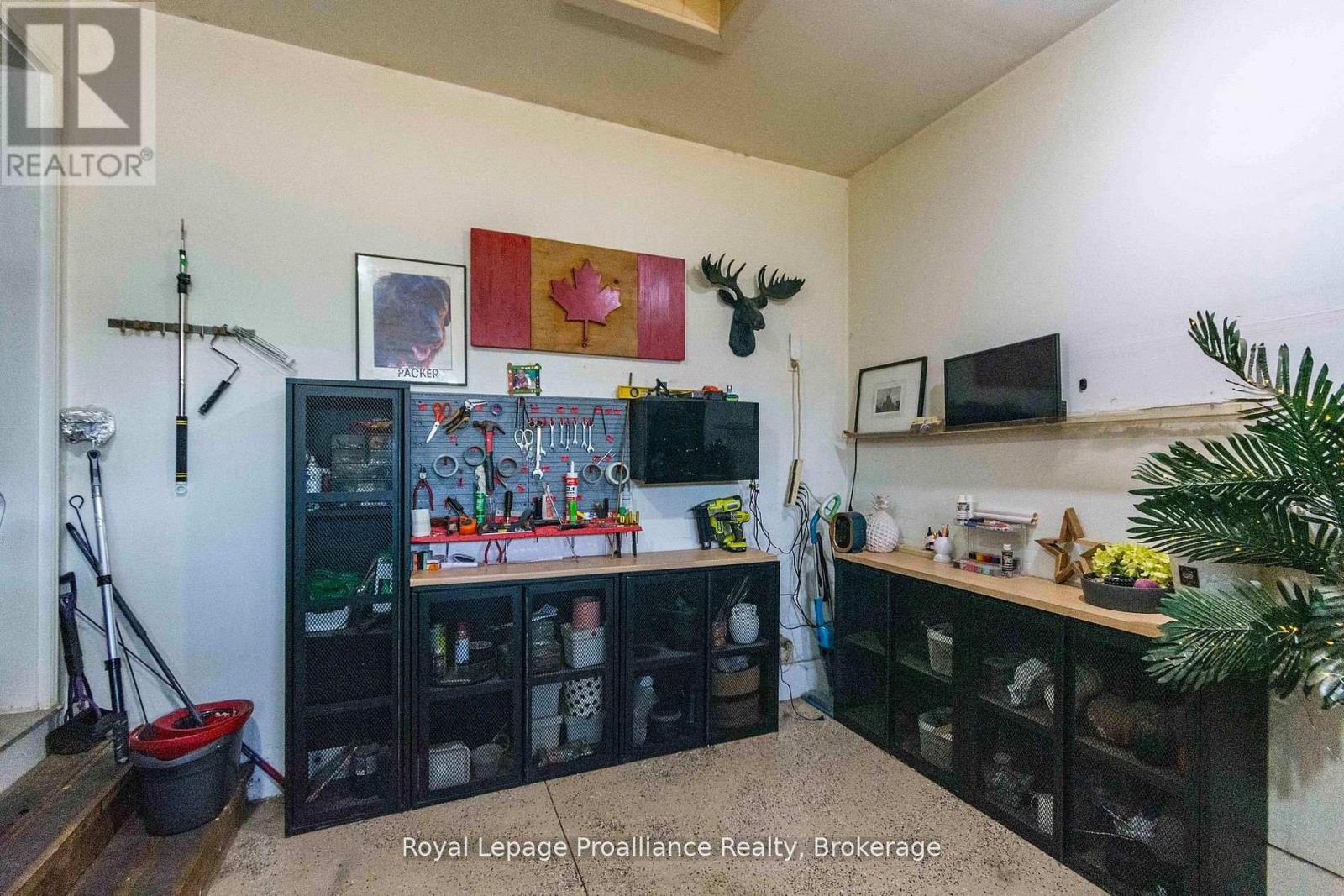 24 BUCHANAN AVENUE - 27