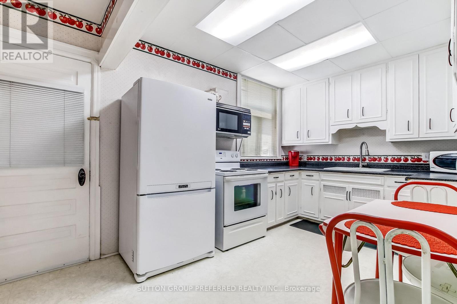 63 SOUTHWICK STREET - 12