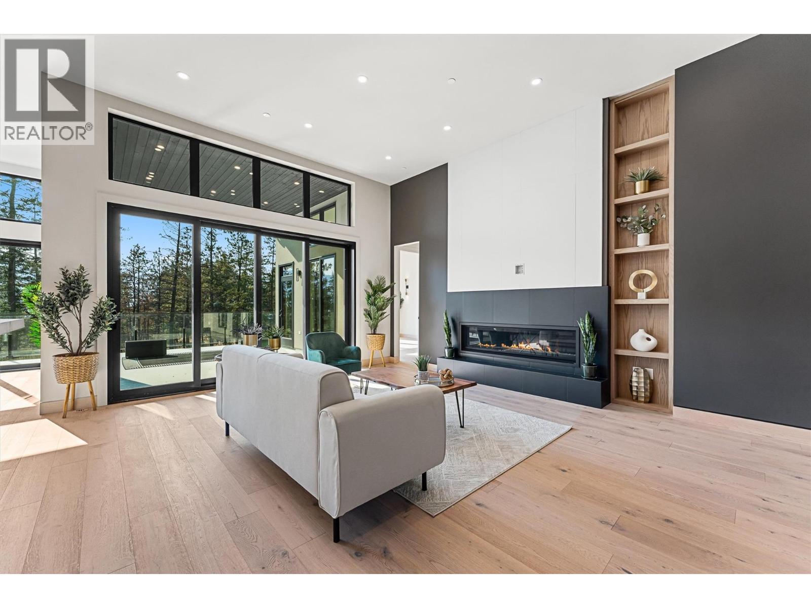 10218 Beacon Hill Drive, Lake Country