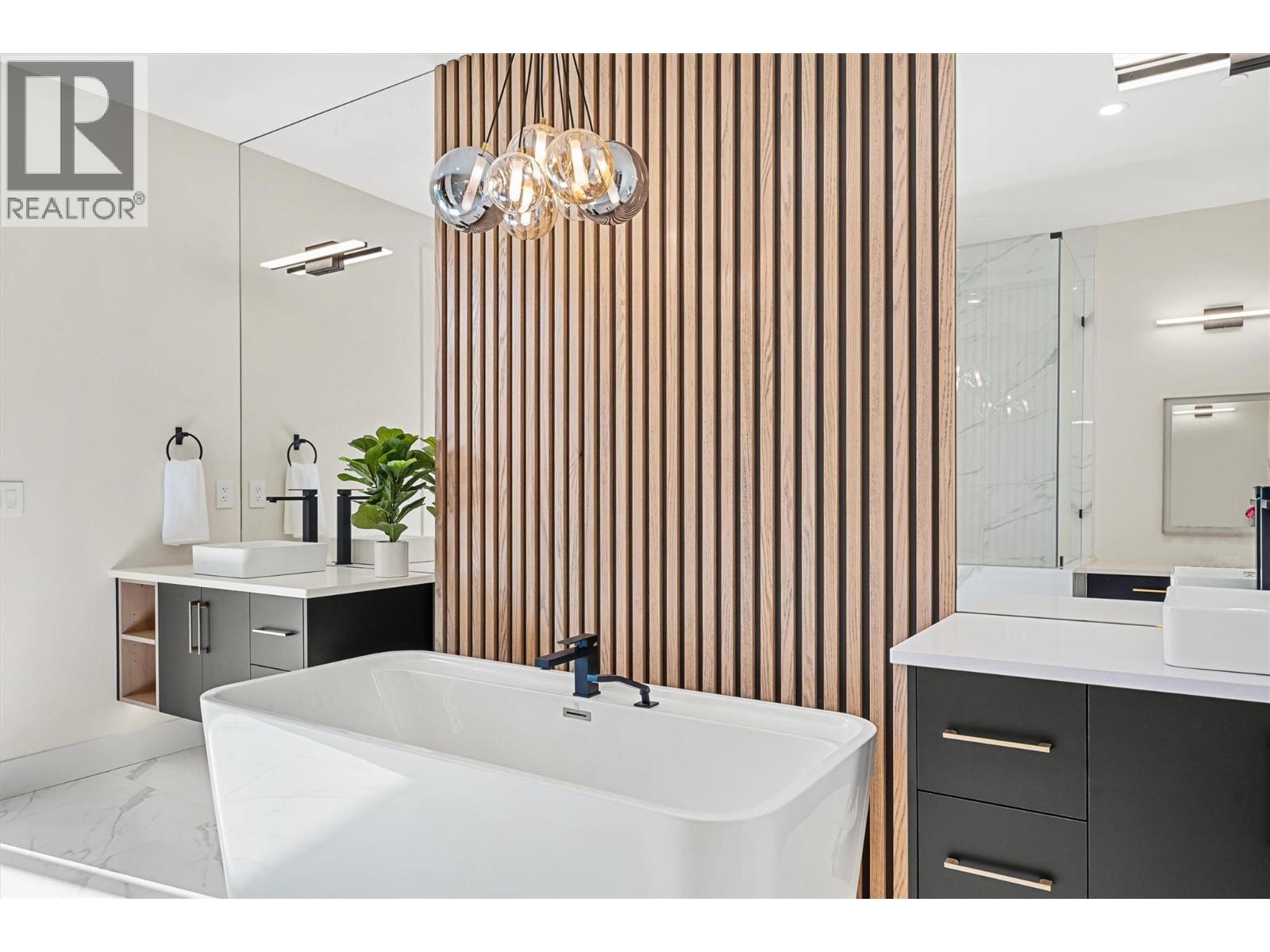 10218 Beacon Hill Drive, Lake Country