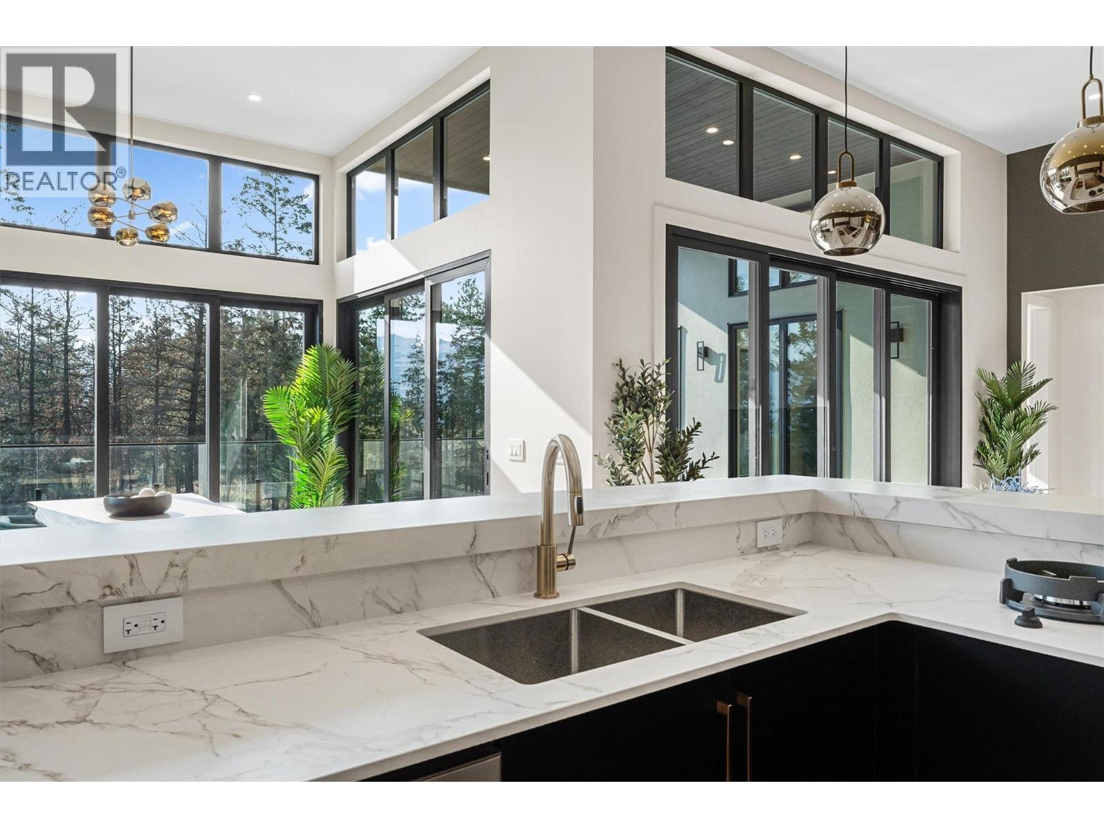 10218 Beacon Hill Drive, Lake Country