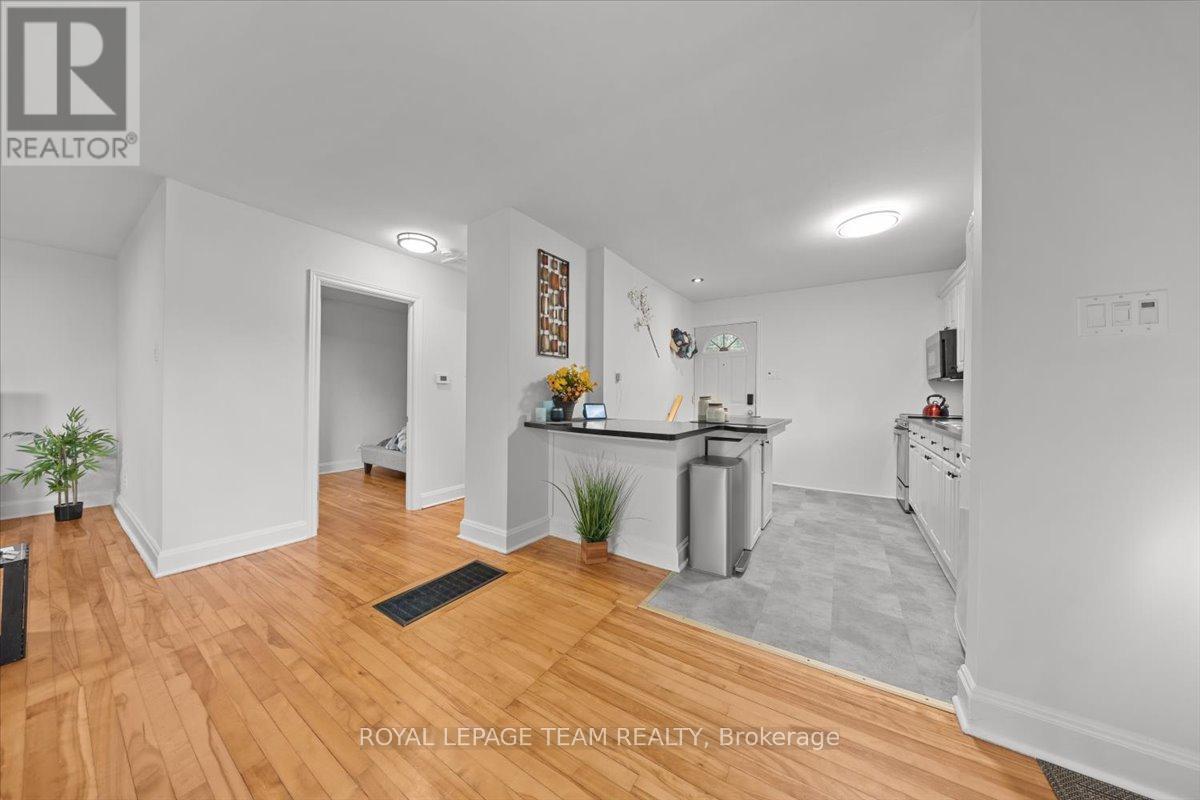 1 Bed, 1 Bath House for Sale in Ottawa – 331 BEECHGROVE AVENUE, Ottawa – MLS# X13519178 - Image 13