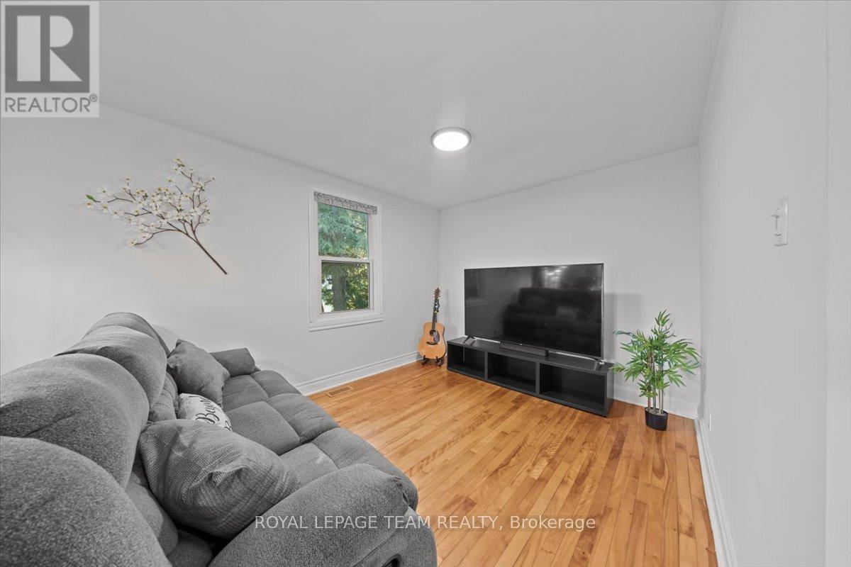 1 Bed, 1 Bath House for Sale in Ottawa – 331 BEECHGROVE AVENUE, Ottawa – MLS# X13519178 - Image 14